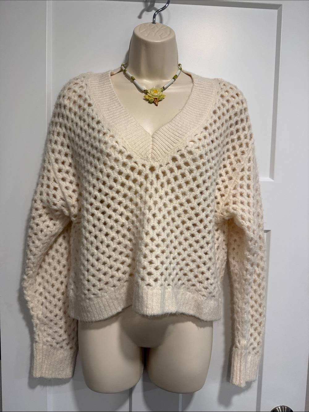 Universal Thread Cozy Open Knit V-Neck Sweater Ivory Cream Size S